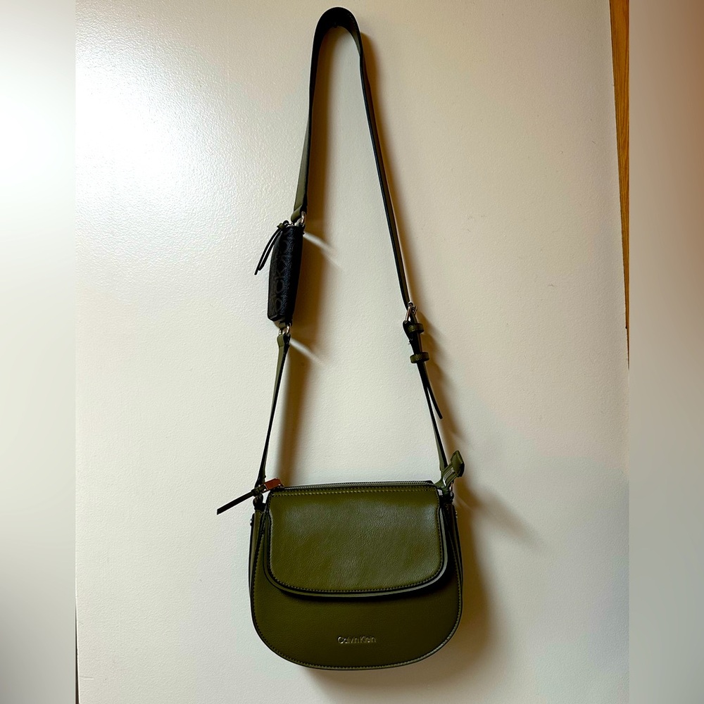 Calvin Klein Green Vegan Leather Crossbody Bag with Adjustable Strap